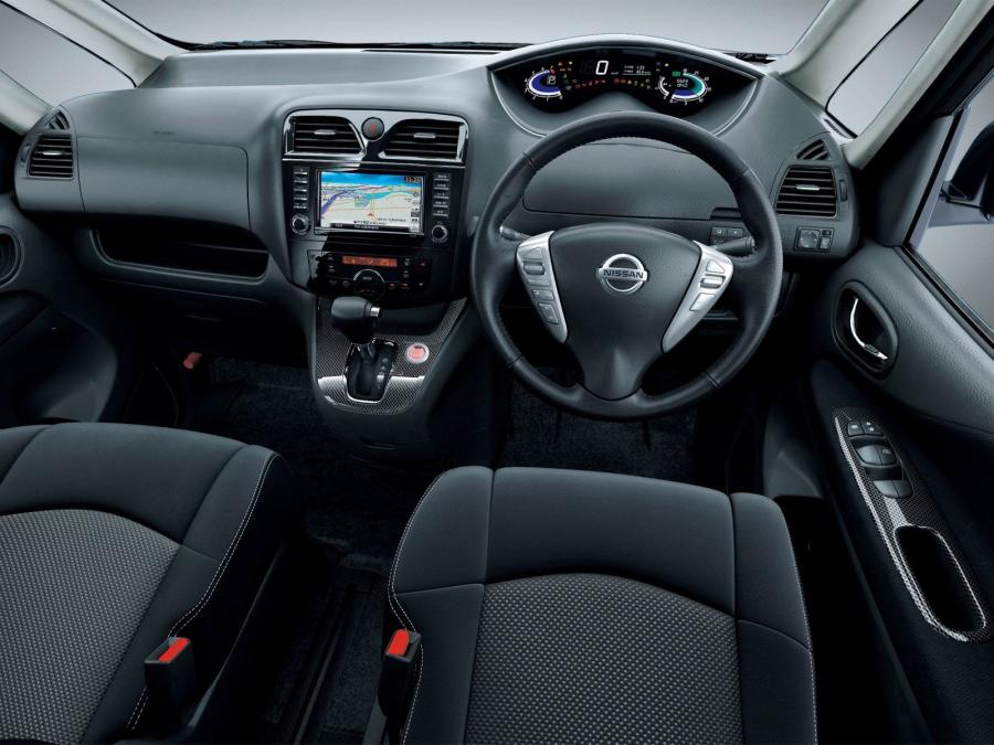  Nissan Serena Rider Black Line by Autech 2011 года  (фото 2 из 5)